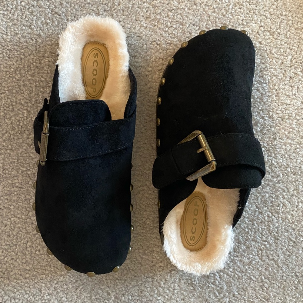 Scoop studded clogs